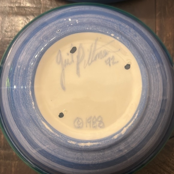 Vintage Gail Pittman Ceramic Bowls - Picture 3 of 6